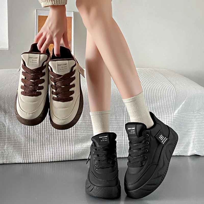 2024 Новые женские туфли для пап Плюшевые белые туфли Студенческие спортивные кроссовки на платформе с толстой подошвой Универсальные Zapatos para mujeres 4