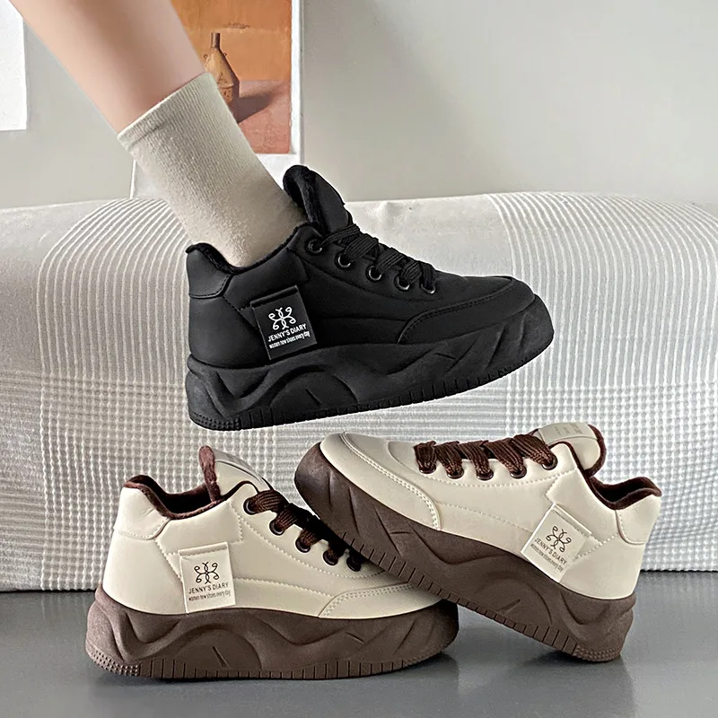 2024 Новые женские туфли для пап Плюшевые белые туфли Студенческие спортивные кроссовки на платформе с толстой подошвой Универсальные Zapatos para mujeres 5