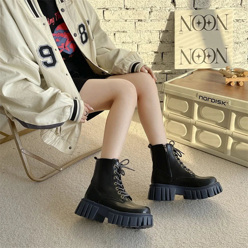 Rock Shoes Женщина Ботинки на шнуровке Сапоги на плоском каблуке-Женщины Роскошный Дизайнер Круглый Носок 2023 Мода Лолита Черный Лодыжка Женская Осень 4