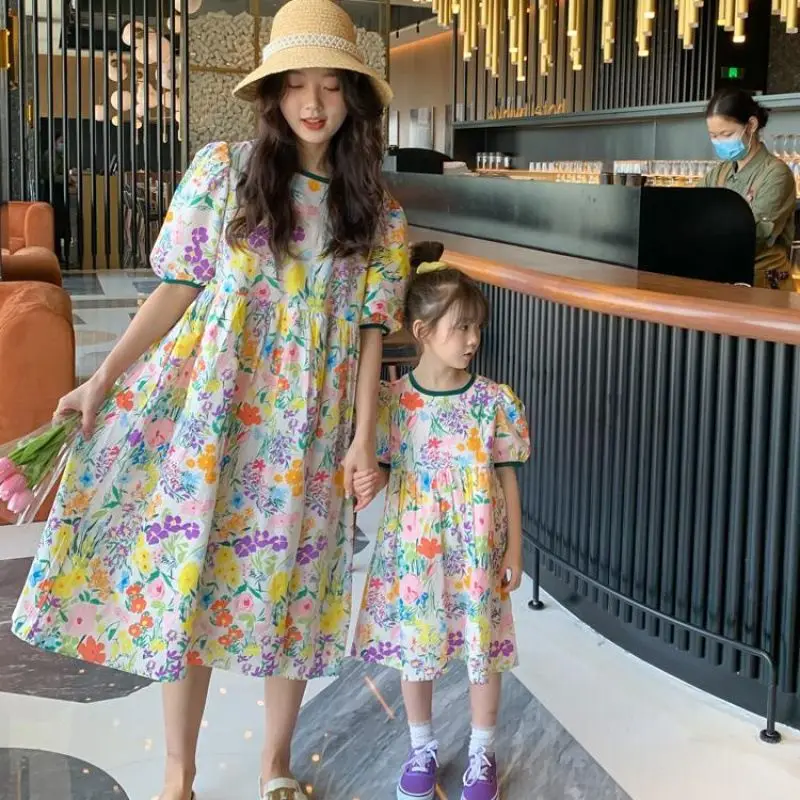 Семейная одежда Мать и дочь Красочные цветочные платья принцессы Лето с пышным рукавом Пляжное платье с открытой спиной 2-8 лет Vestidos 2