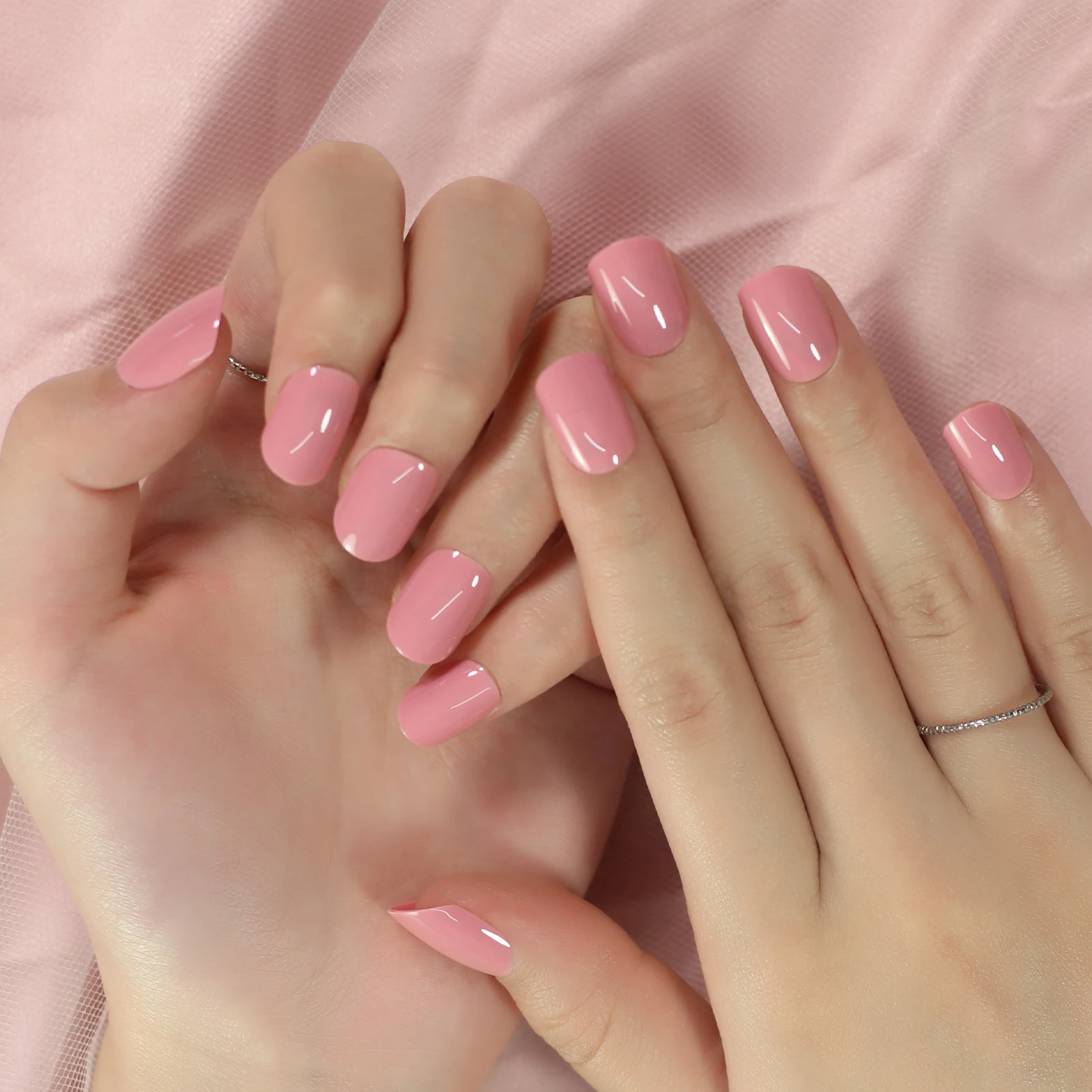  Чистый розовый цвет Светлое зеркало Gossy Ногти Squoval Накладные ногти - это маникюр оптом Полное покрытие Кончики для рук Короткая версия  3
