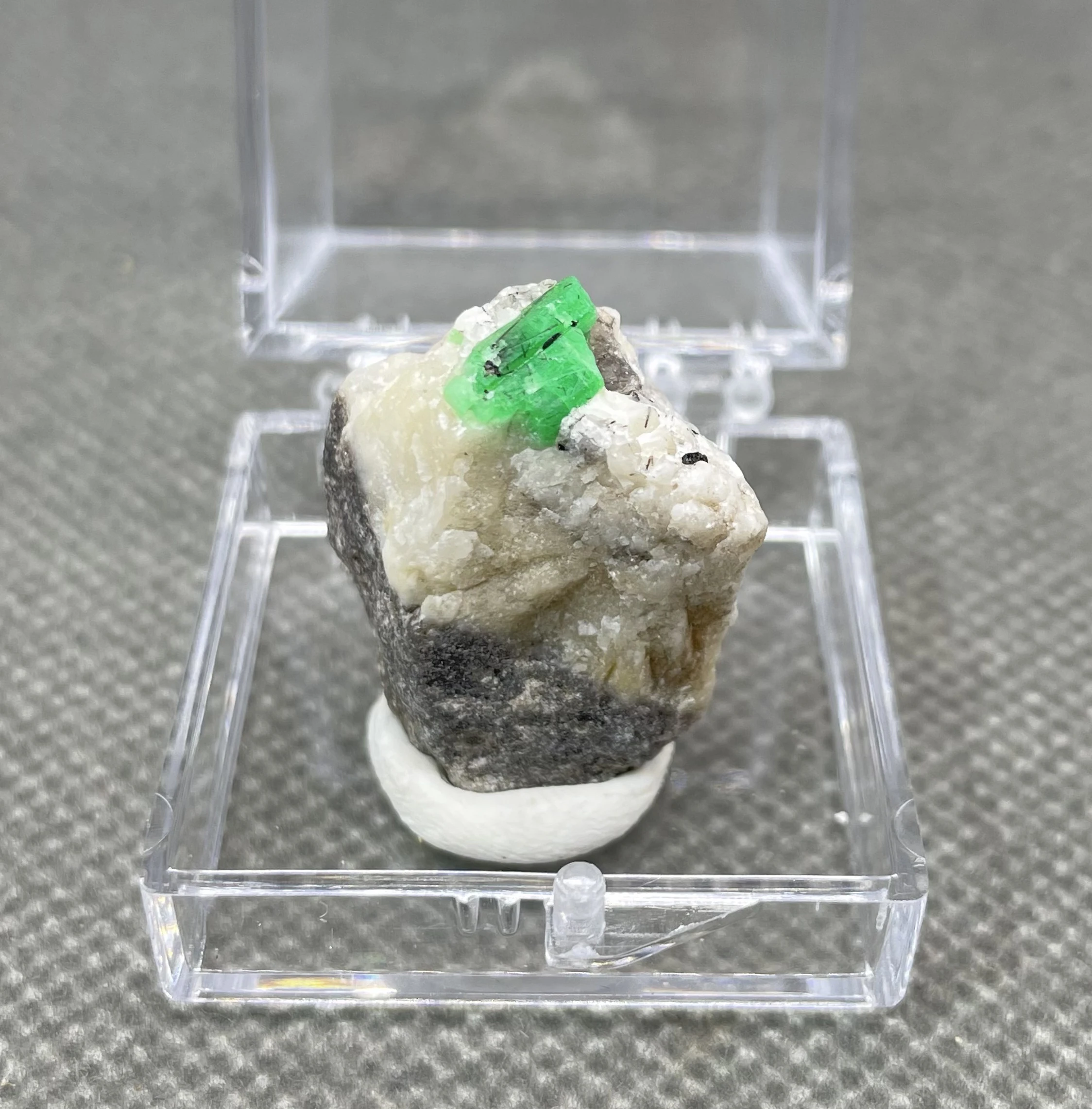 ЛУЧШИЙ! 100% натуральный зеленый изумруд минерал драгоценный камень образцы кристаллов драгоценного качества камни и кристаллы кристаллы кварца (размер коробки 3,4 см) 2
