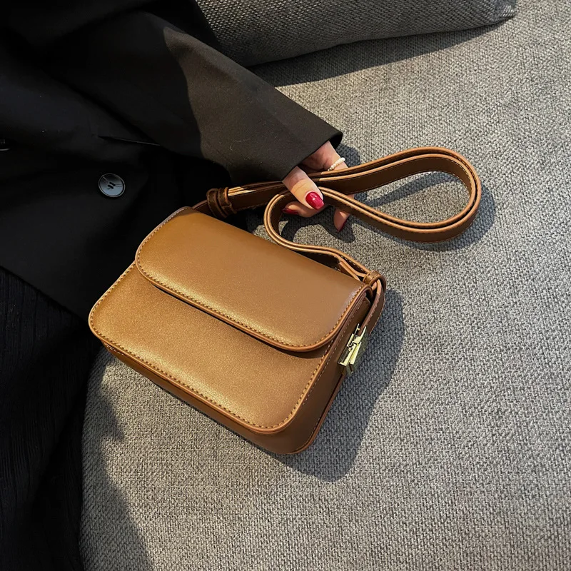 2023 Модная женская сумка Винтажные сумки через плечо для женщин PU Кожа Простая однотонная сумка-мессенджер с клапаном Дизайнерские сумки