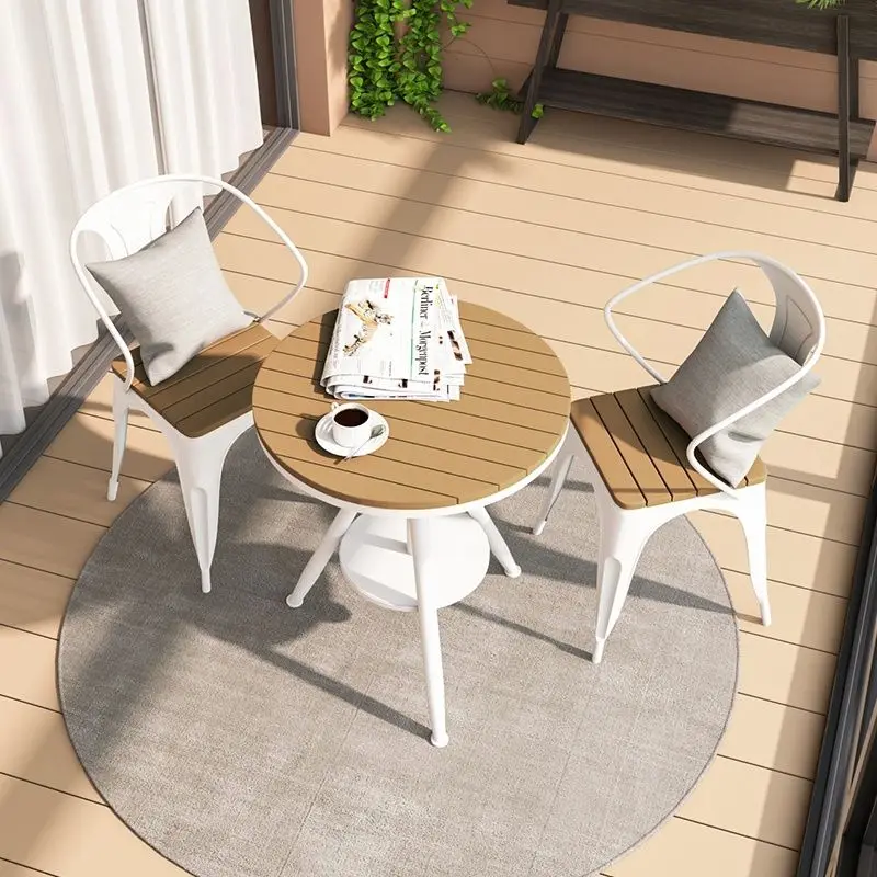  Наружные пластиковые деревянные столы и стулья для отдыха Популярные солнцезащитные балконы во дворе Водонепроницаемый стол и стул для проживания в семье 1