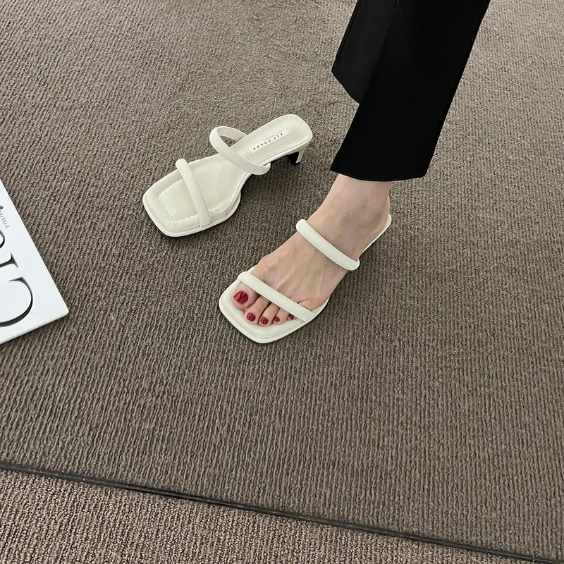 2023 Летние женские тапочки Мода На открытом воздухе Низкий носок Низкие каблуки Слайды Дамы Элегантный Высокое Качество Пляжный Отдых 4