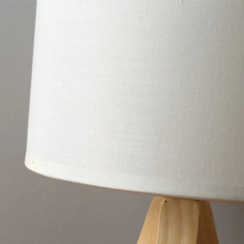 Современная деревянная светодиодная настольная лампа для защиты глаз Японский креативный настольный светильник для спальни из массива дерева с квадратным треугольником 3