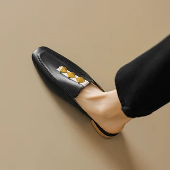 2023 Летние тапочки Женская обувь из натуральной кожи для женщин Квадратный носок Низкий каблук Мюли Элегантные сандалии Женщины Cover Toe Slides 2