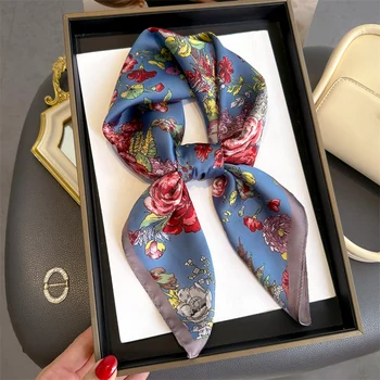 2023 Новый квадратный шелковый шарф для женщин Печатная повязка для волос Дизайн шали Женский маленький шейный платок Модные повязки на голову Платок Бандана