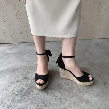 Alionly Обувь Женщины Странный Стиль Форма Сердца Прозрачные Высокие Каблуки Дамы Сандалии Квадратный носок Мода Лодыжка Пряжка Ремень Mujer 1