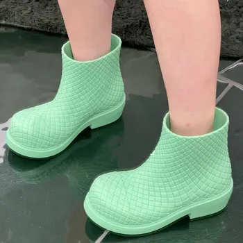  Зеленые резиновые сапоги из ПВХ Черное плетение Zapatos Para Mujeres Слипоны Женские Bota Feminina Коренастые каблуки Женская обувь Зима 2023