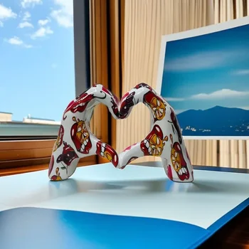 Креативный любовный жест Скульптура Домашняя столешница Смола Ремесла Офисные украшения для гостиной Рождественские и новогодние подарки