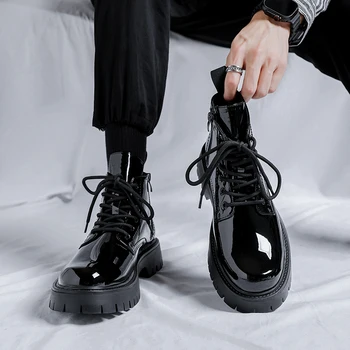 Мужская обувь 2023 года в британском стиле Черные зеркальные мужские ботинки Модные модные повседневные мужские мотоциклетные ботинки Ботинки на открытой платформе