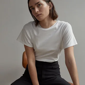 Роскошная дизайнерская базовая футболка бренда Женщина 2024 Летний повседневный базовый пуловер с круглым вырезом и коротким рукавом 2