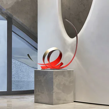 Современные абстрактные скульптурные украшения в модельном зале отеля 3