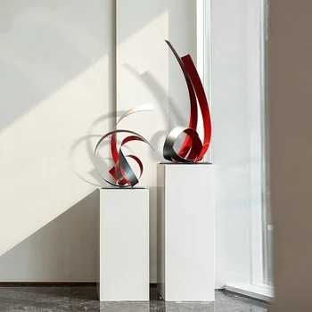 Современные абстрактные скульптурные украшения в модельном зале отеля 4